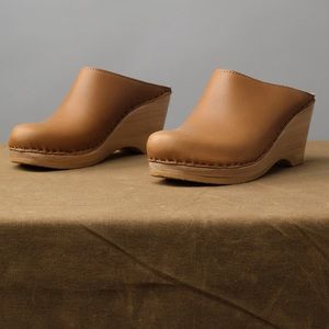 No. 6 New School Wedge in Palomino, sz 39